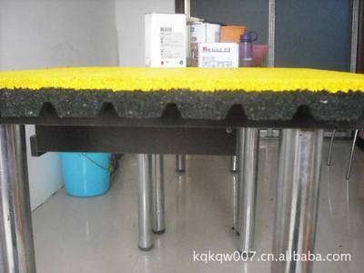 【特賣廣場(chǎng)專用T型溝槽防滑耐磨磚】?jī)r(jià)格,廠家,圖片,塑料、塑膠、橡膠地板,魏縣鳴仁橡膠制品mdash;&mdash;銷售一部-